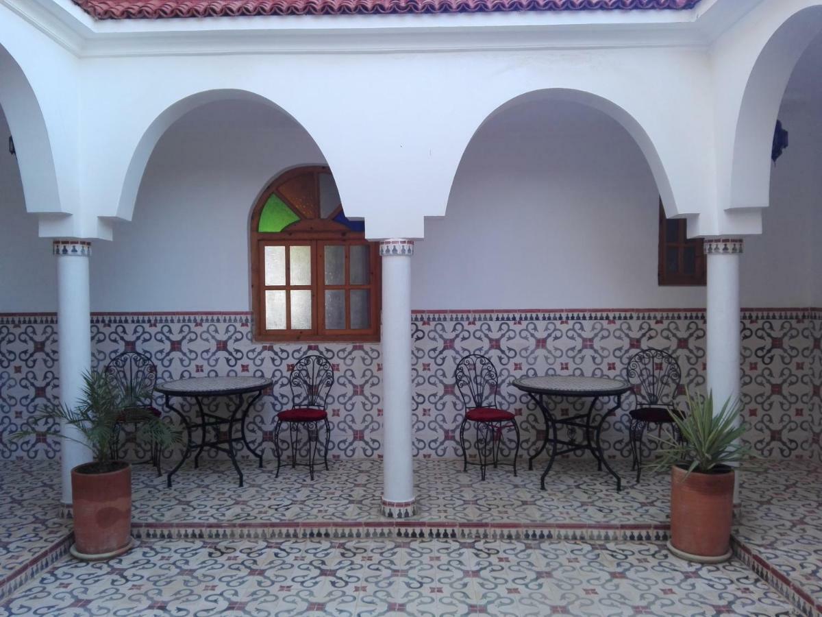 Riad Kebdana Ifoutatsene ภายนอก รูปภาพ