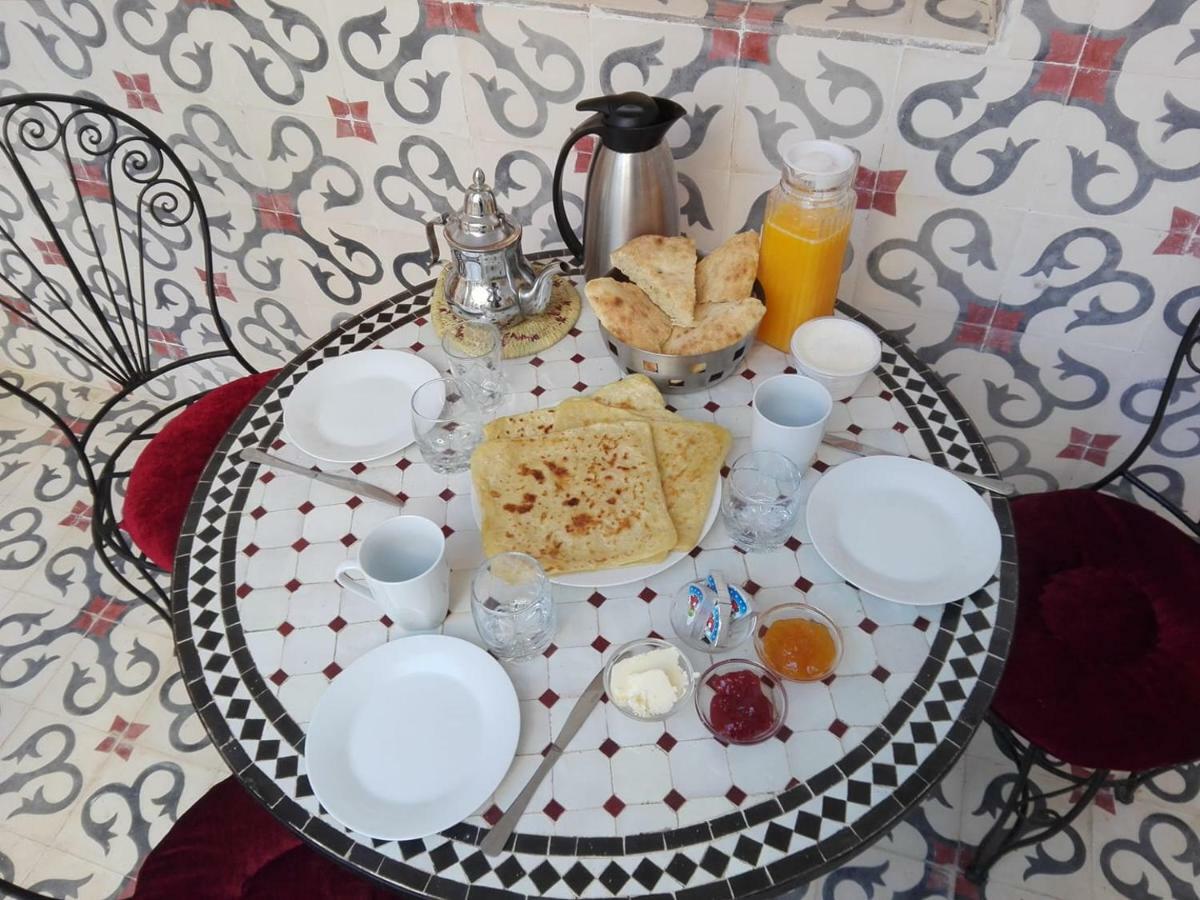 Riad Kebdana Ifoutatsene ภายนอก รูปภาพ
